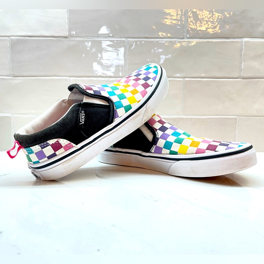 VANS Off The Wall Rainbow Checkerboard Slip-on Canvas Sneakers. Missy Size 2.0.